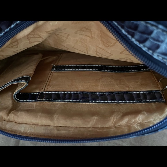 Kathy Van Zeeland crossbody purse - Picture 6 of 8